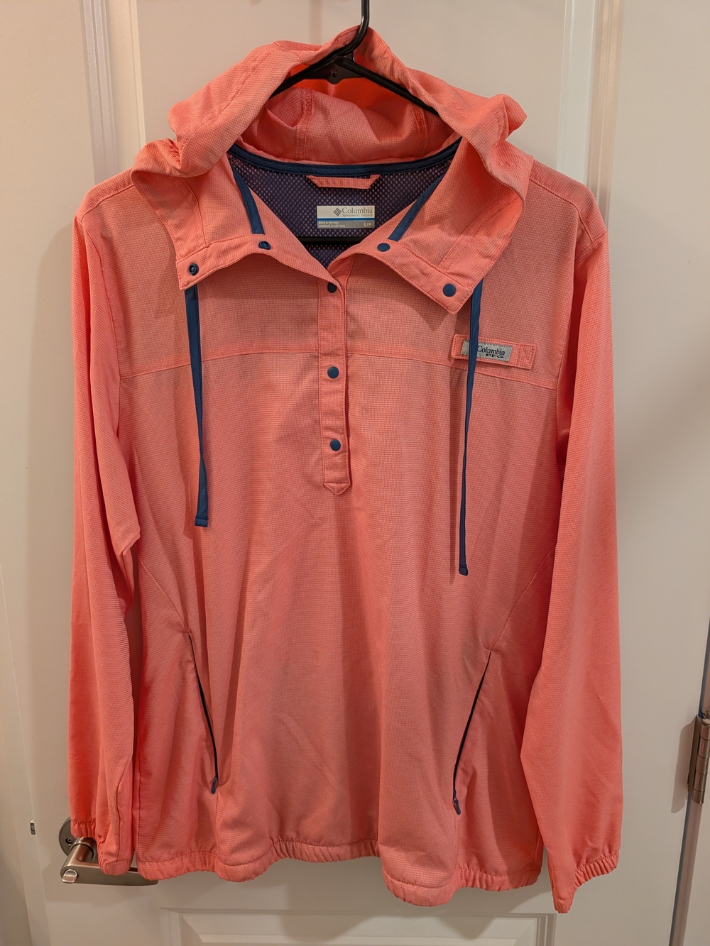 NWOT Women's PFG Dark Pink and Navy Tamiami Pullover Hoodie